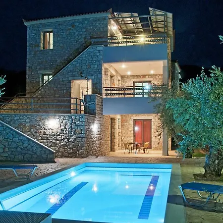 Iro & Niovi Holiday home *